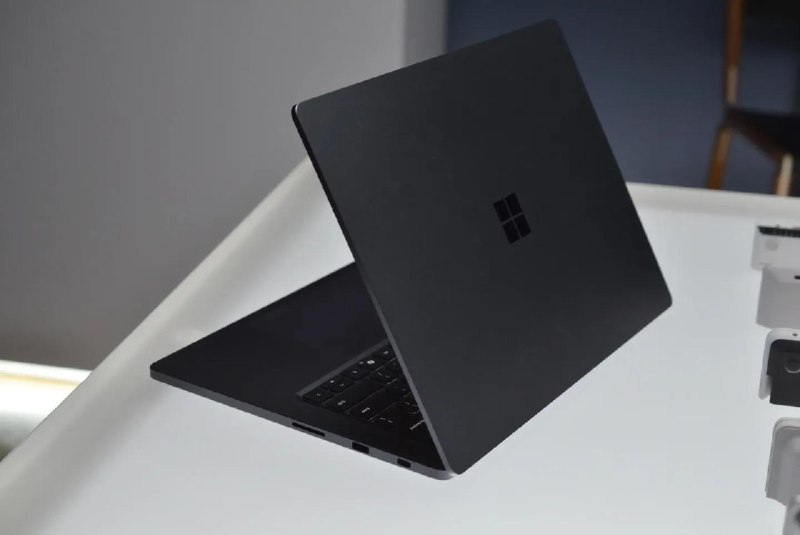 Windows 和 Surface 发布会一览微软正赋予 Copilot 对 Windows 系统和文件更大的控制权借助“混合智能”功能，Copilot 不仅能访问你电脑上的本地文件，还能在整个操作系统中执行各种操作Copilot 将在“未来几个月”内陆续推出由混合智能驱动的功能