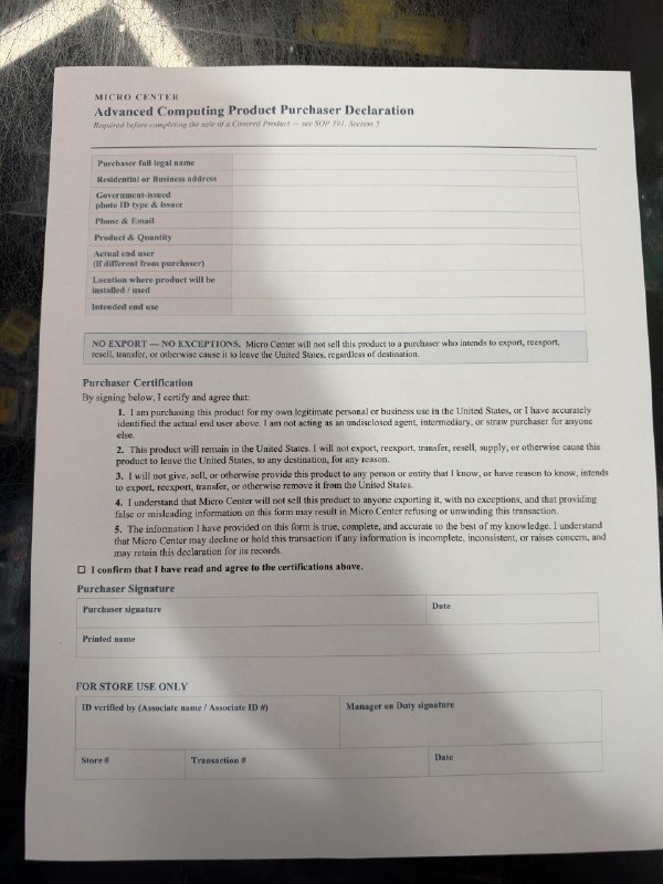 Micro Center 要求购买英伟达  5090 显卡的顾客出示带照片的身份证件，并签署不出口承诺书买家还被要求签署声明，说明显卡的安装地点，并承诺显卡不会被带出美国一位Reddit顾客在加利福尼亚州塔斯廷市的 Micro Center 购买 RTX 5090 时，必须先签署一份《先进计算产品购买者声明》，承诺不会出口这款显卡，才能获准购买