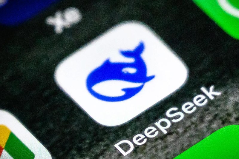 报道：Deepseek准备最快今年申请IPO据知情人士透露，DeepSeek已启动首次公开募股（IPO）的筹备工作，并可能最早在今年提交申请，这有望为中国科技行业带来一场里程碑式的上市首秀