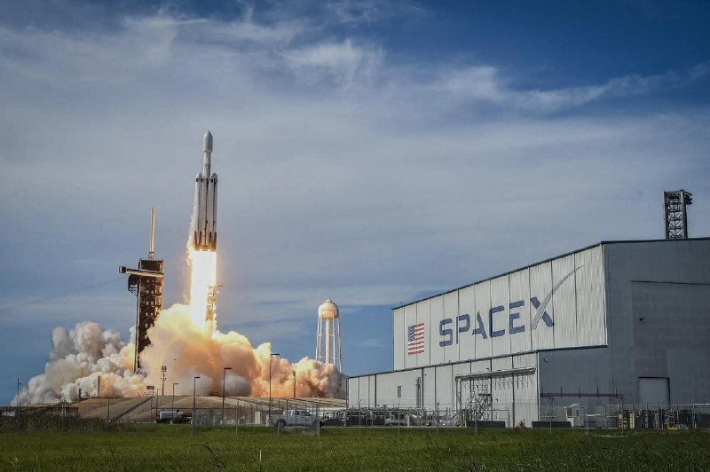 史上最大IPO！SpaceX据称寻求明年上市，融资远超300亿、目标估值1.5万亿SpaceX正推进IPO计划，拟募资规模将远超300亿美元，有望成为史上最大的上市规模