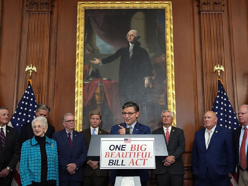 美国计划征收“汇款税”该法案主要针对在美向海外汇款的数百万外籍劳工美国特朗普政府“大而美”法案（One Big Beautiful Bill Act）已在众议院通过，下一步将由参议院审理